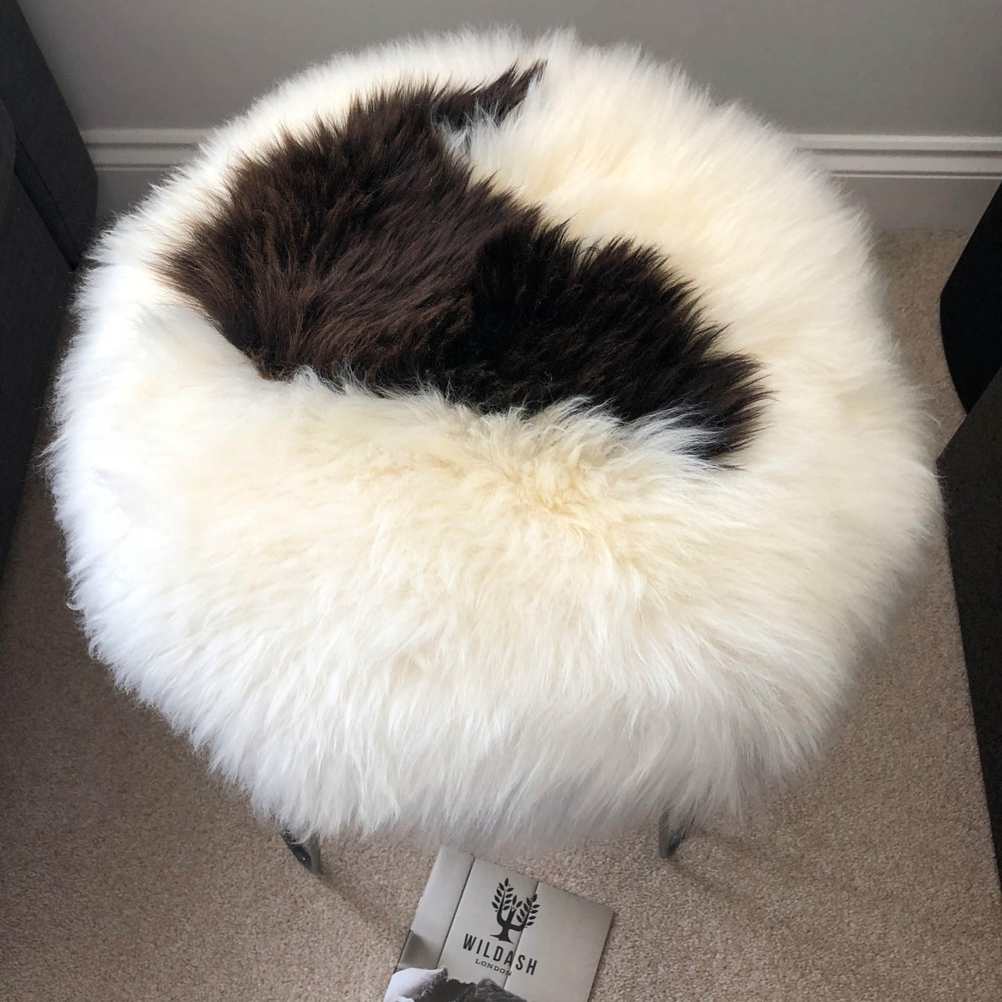 100% Genuine Real Sheepskin Seat Pad British Roundie 35cm White / Dark Browns