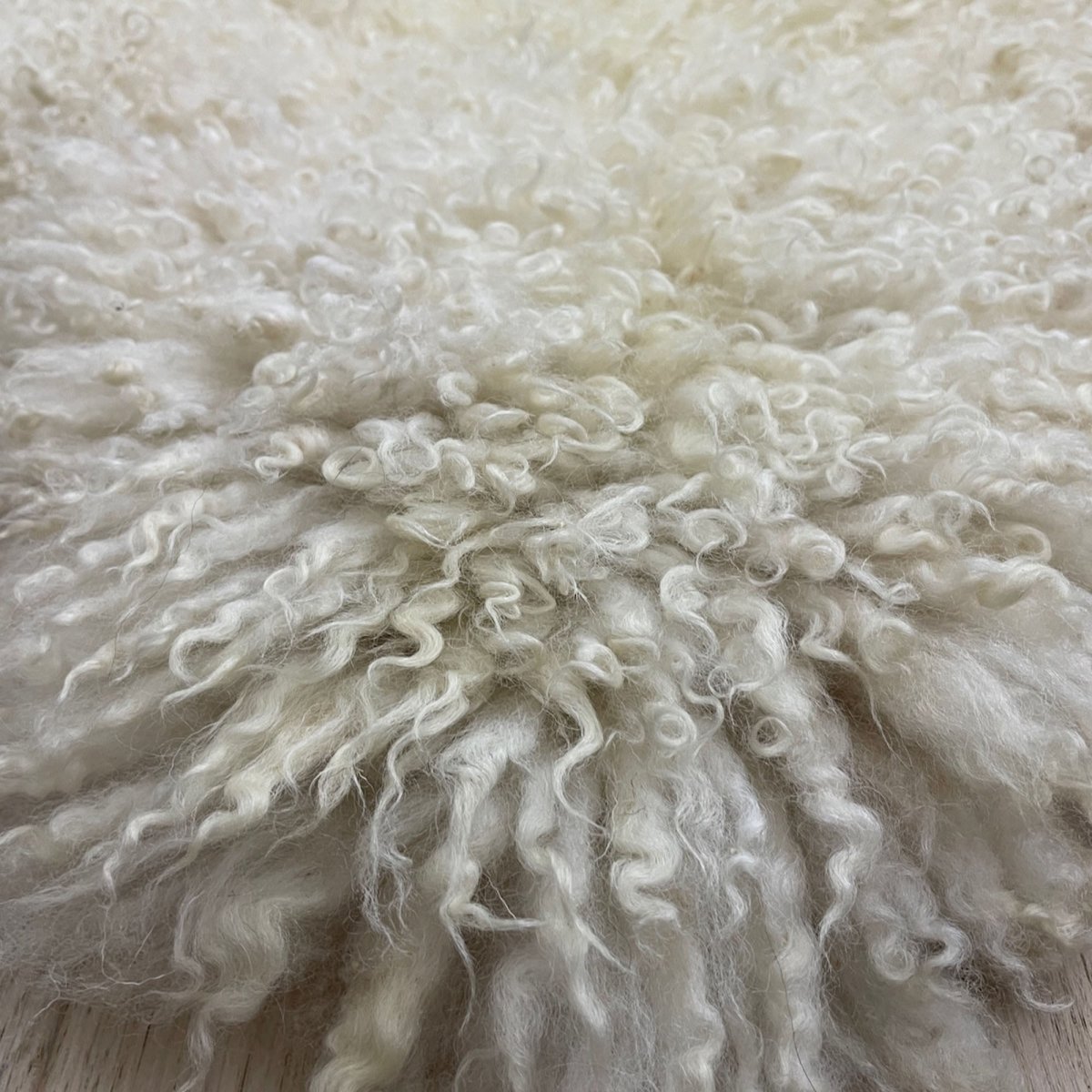 British Curly Sheepskin Ivory Cream White 100% Natural Sheep Skin Rug - British Sheepskin