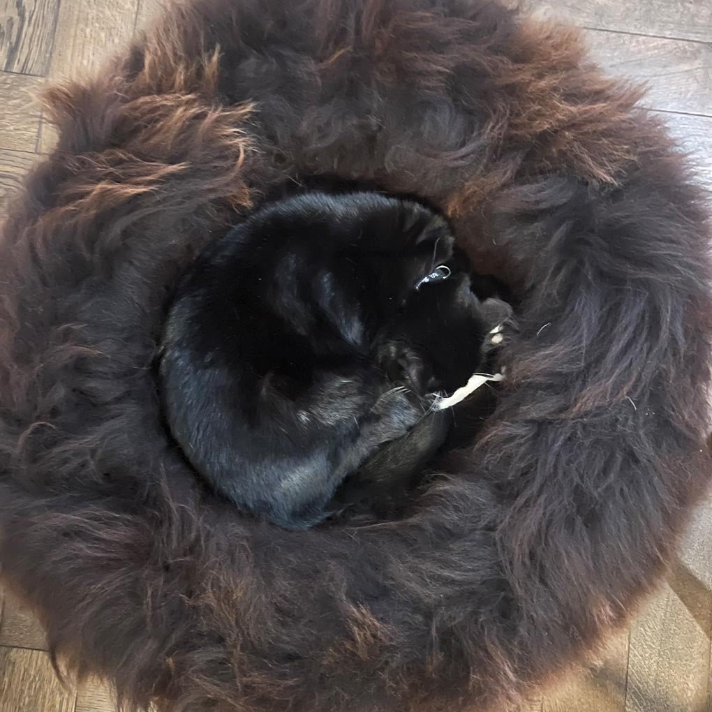 British Sheepskin Round Pet Bed